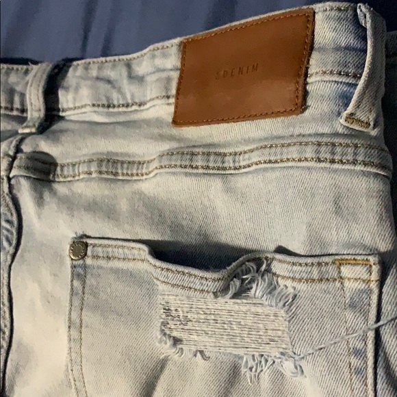 H&M Light-Washed Jeans. - Picture 4 of 5